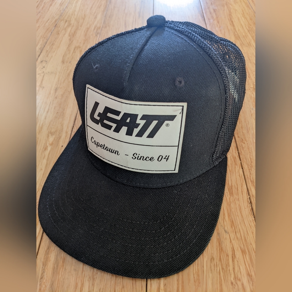 LEATT BLACK HAT